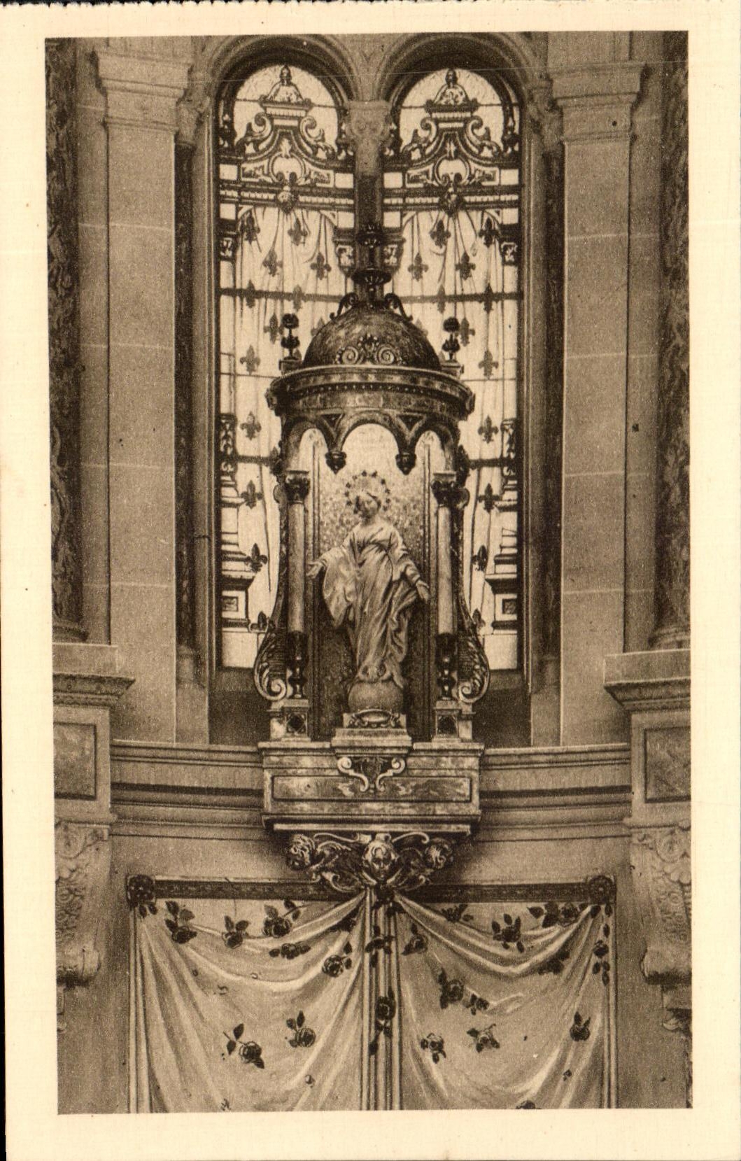 CPA Shelter of the Miraculous Virgin of the Smile to the lower part of Chasie de Sainte Therese of the Jesus Child