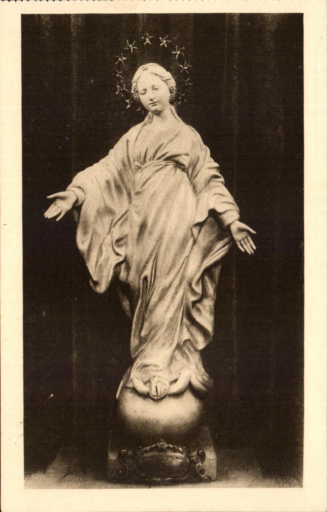 CPA the Statue Miraculous one of the Miraculous Virgin of the Smile Statue ot Our Lady called the virgin off the Spalling hammer