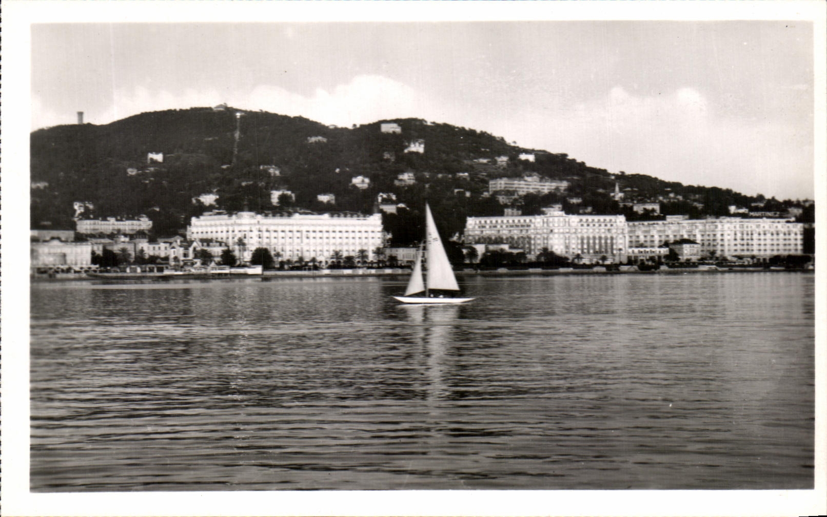 CPA Cannes Hotels Of the Small cross Seen from Of the Sea