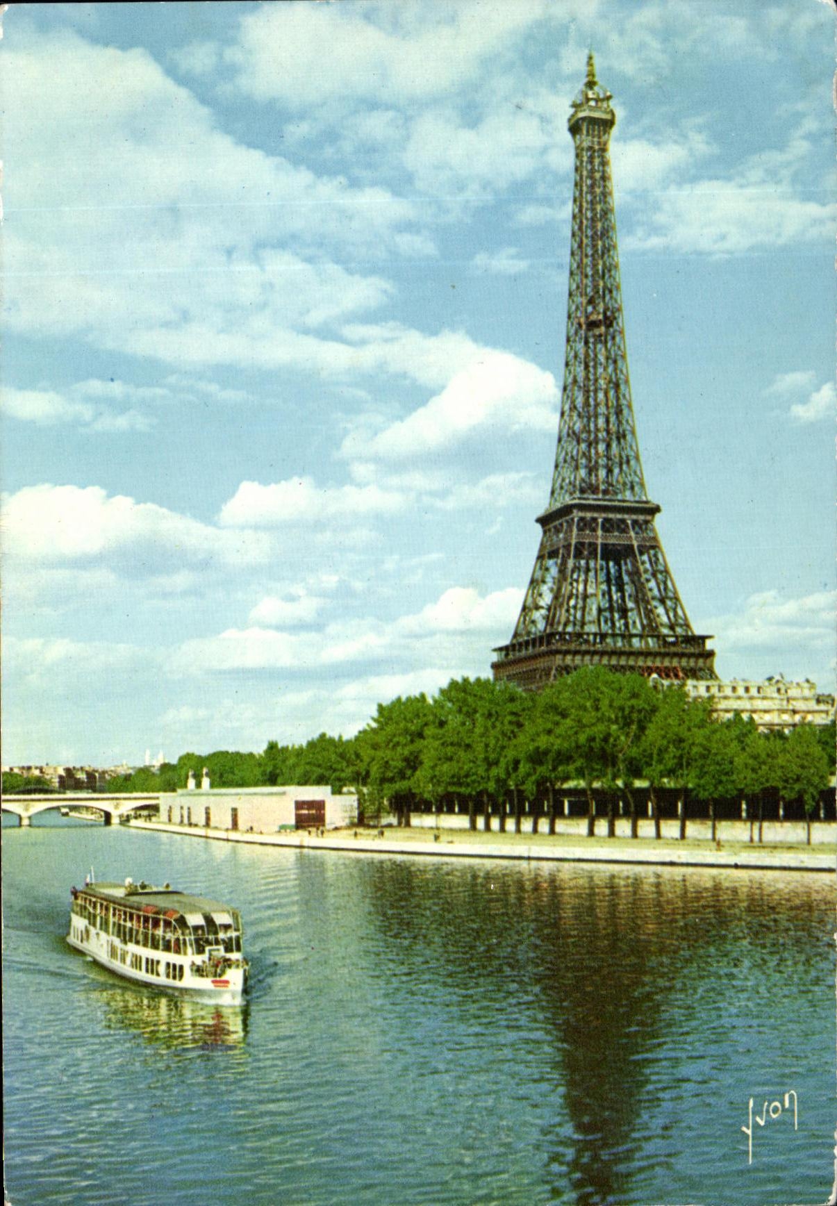 CPSM Couleurs Et Lumiere de France paris La Tour Eiffer vue de quai de Passy
