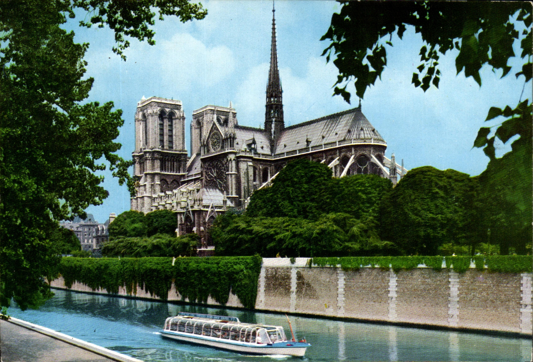MODERN CARD Paris La Cathedral Our lady Of Paris And Vedette on the Seine
