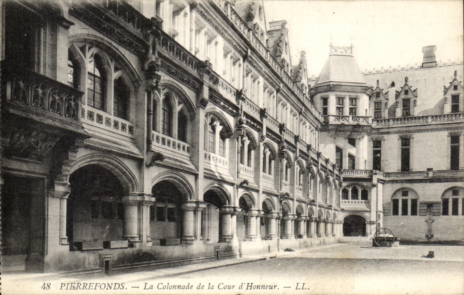 CPA Pierrefonds La Colonnade de la Cour d'Honneur