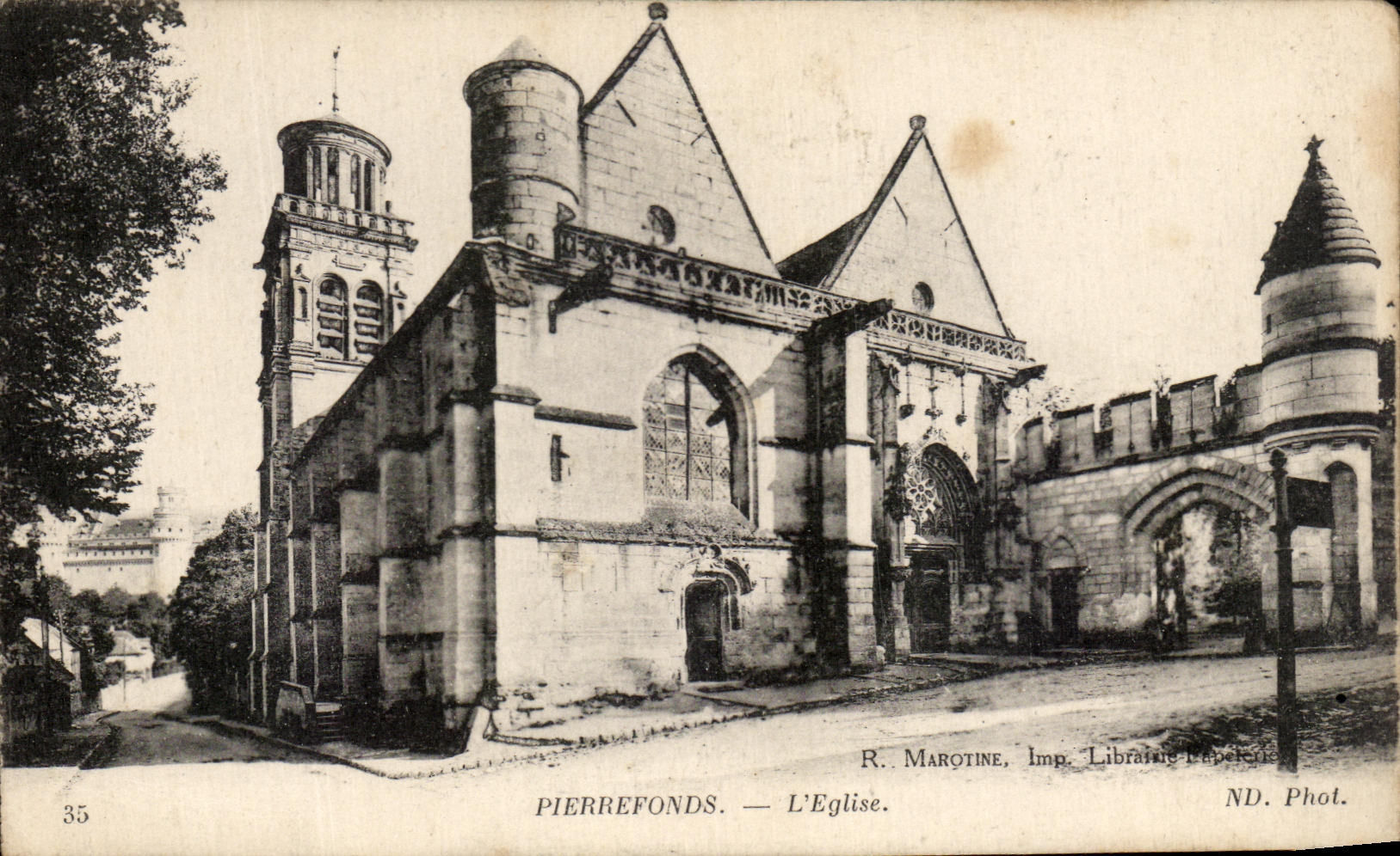 CPA Chateau De Pierrefonds Eglise