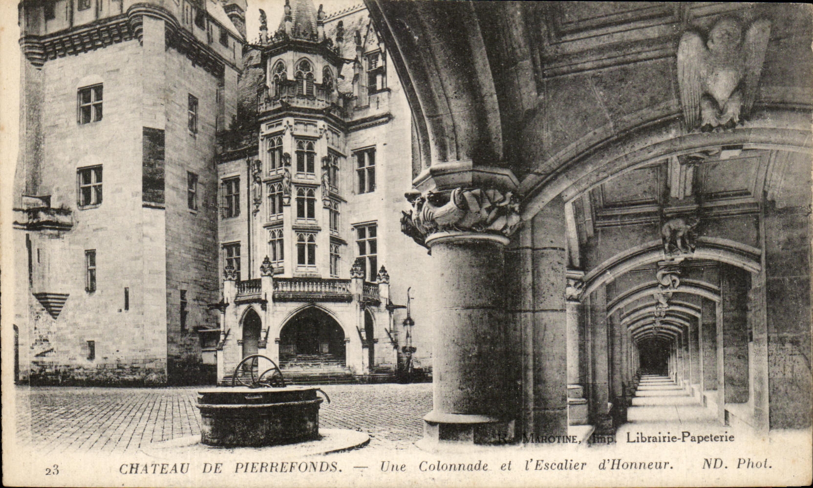 CPA Chateau De Pierrefonds Une Colonnade et L'Escalier d'Honneur