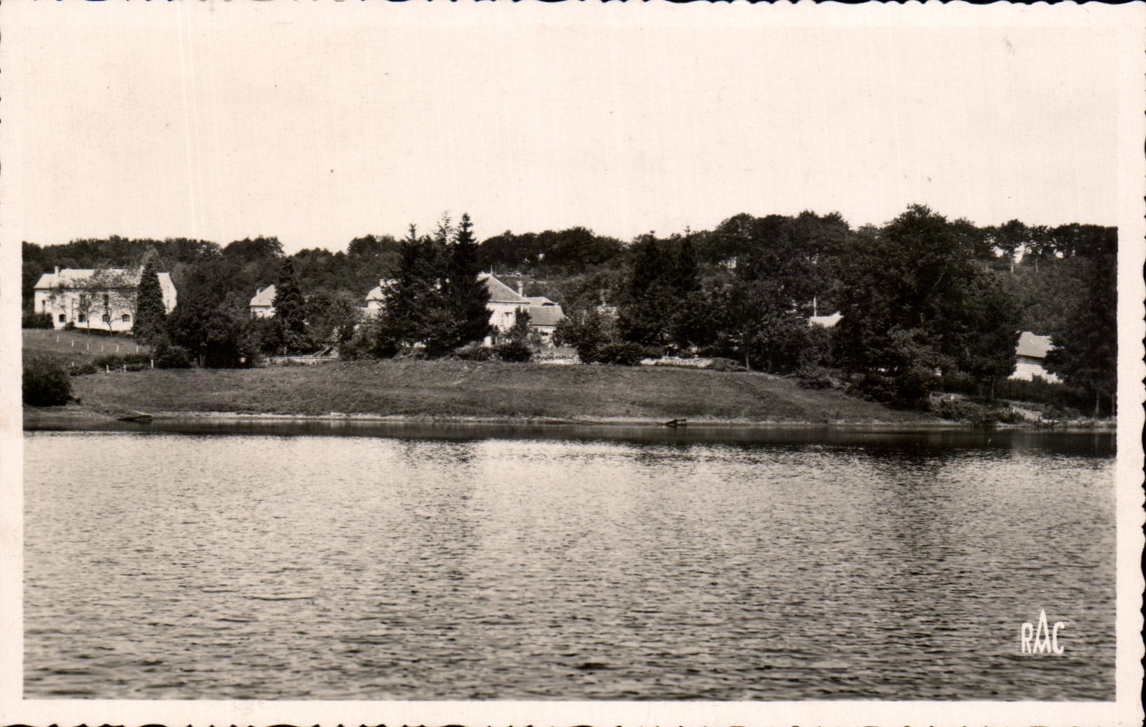 CPSM Viam Correze la ciudad y el lago
