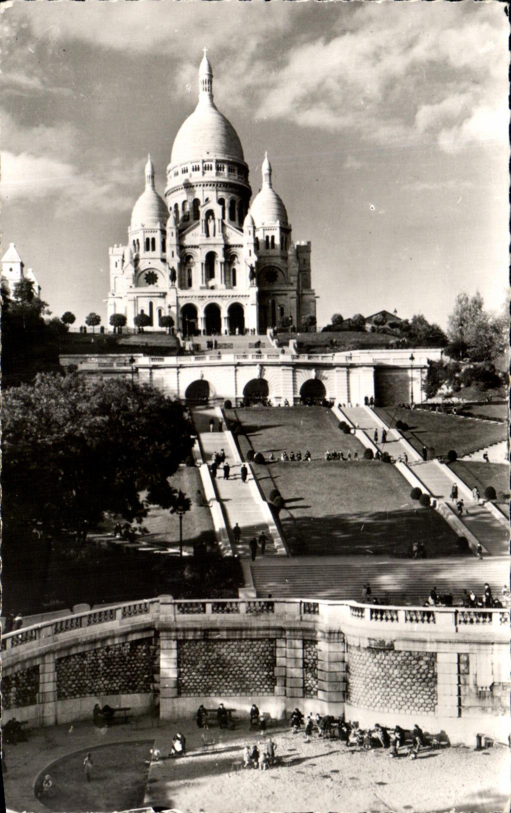CPA Paris Le Sacre Coeur et le Square Saint Pierre Montmartre
