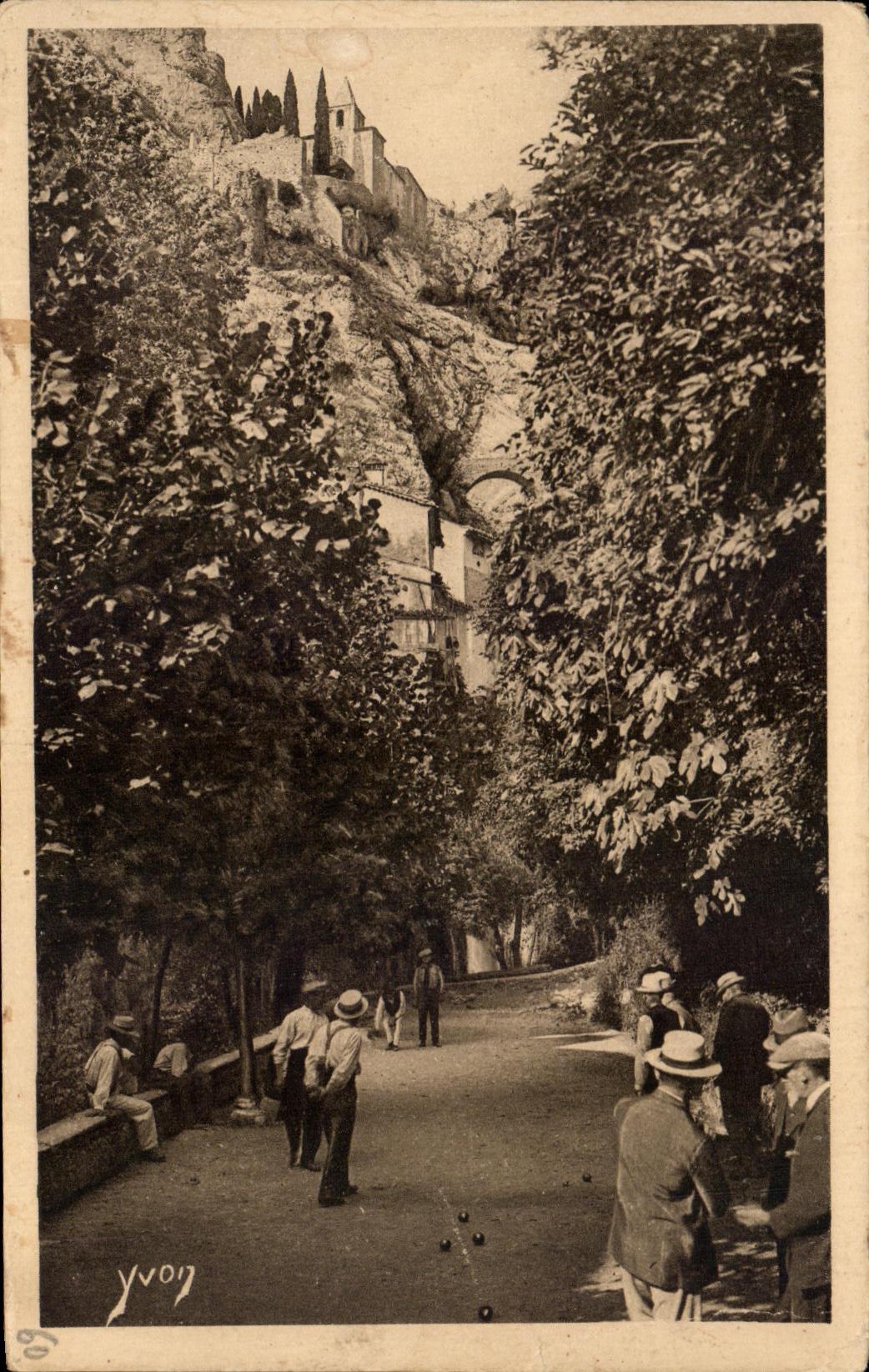 CPA Paysages et Pierres de Provence Joeuers de Boules a Moustiers Ste Marie