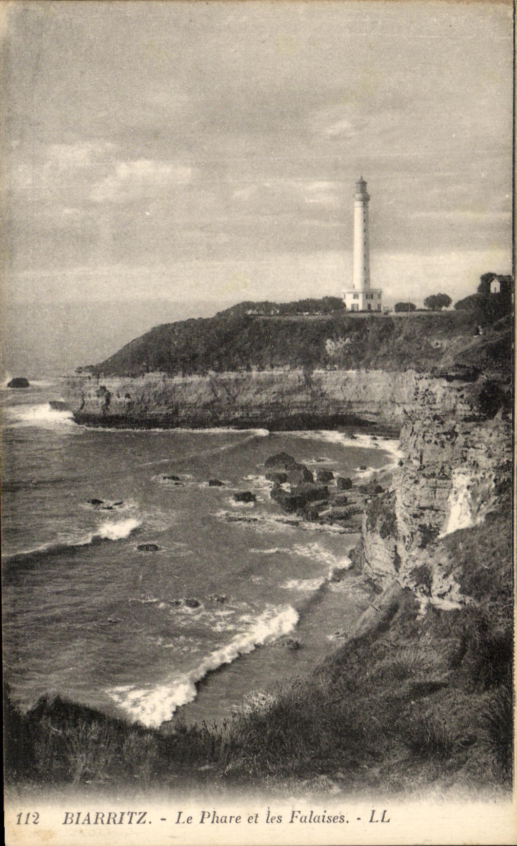 CPA Biarritz le Phare et les Falaises