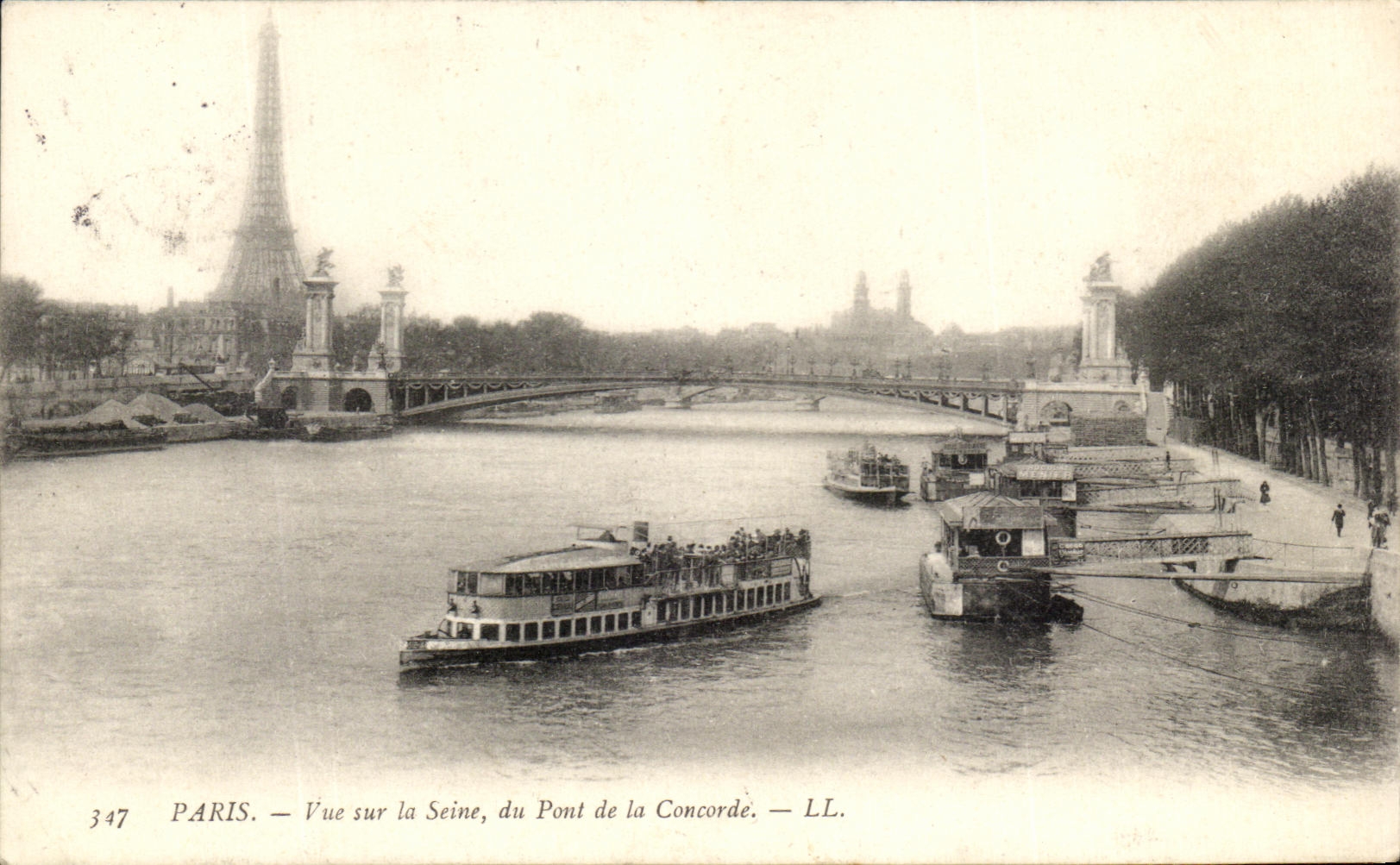 CPA Paris Seen on the Seine of the Bridge of the Harmony Tower Eiffel Barge