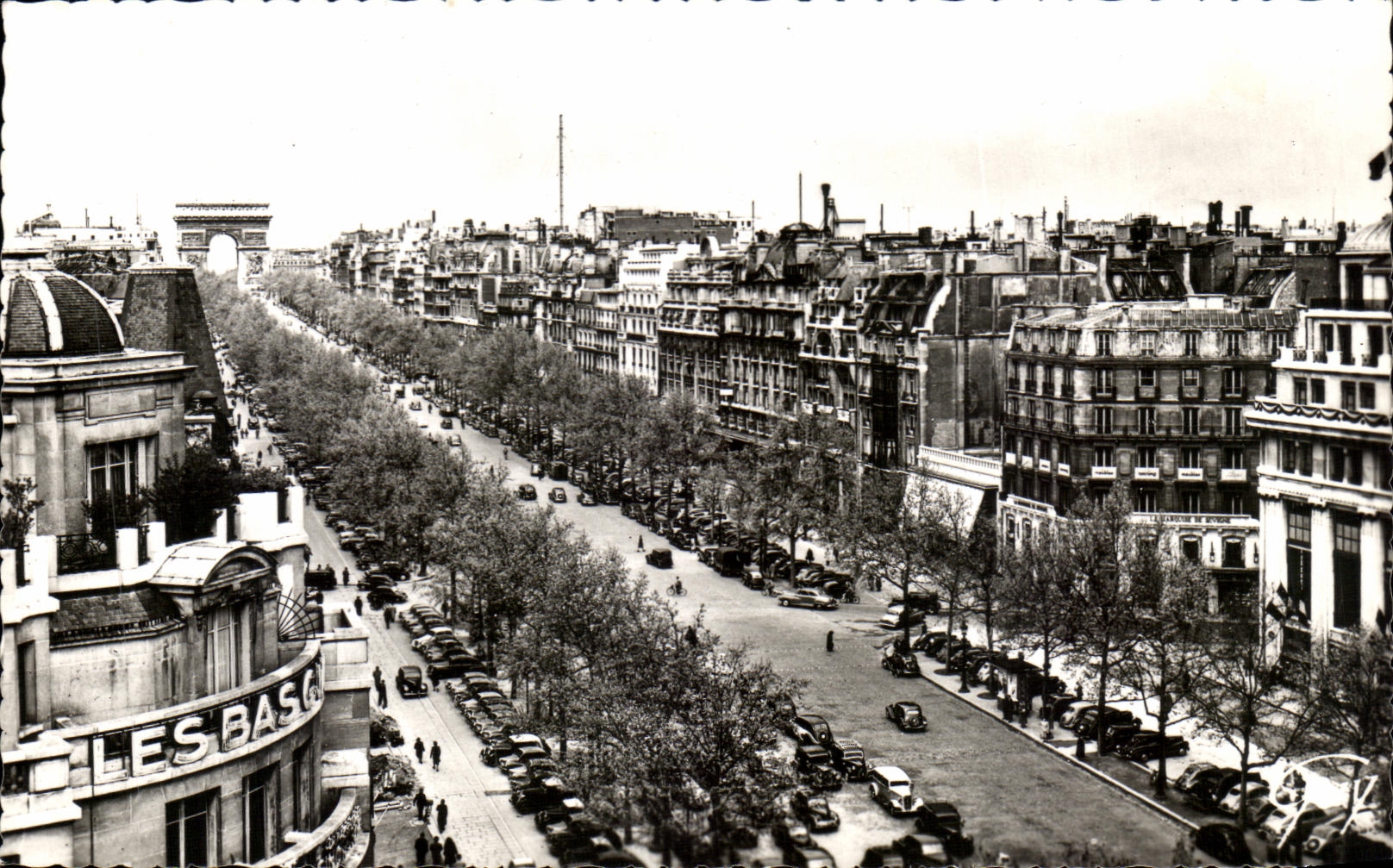 CPSM Paris And Its Wonders View of the avenue of the Elysees Fields