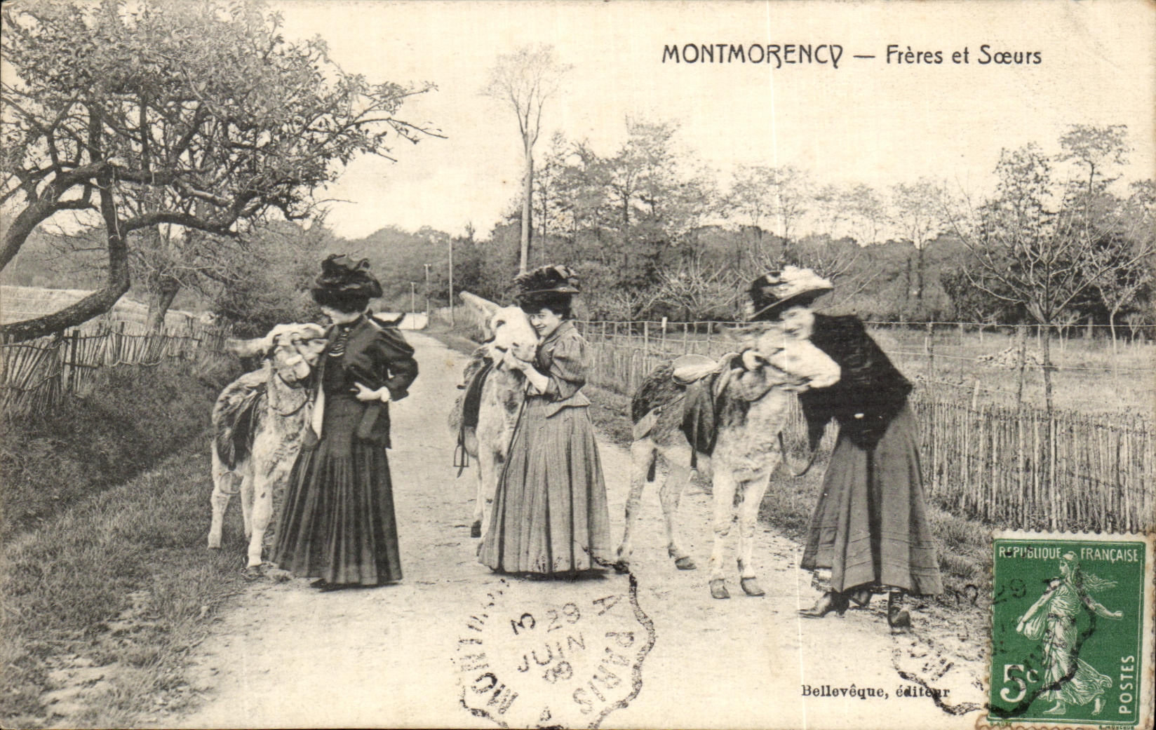 CPA Montmorency Brothers And Soeurs Asses