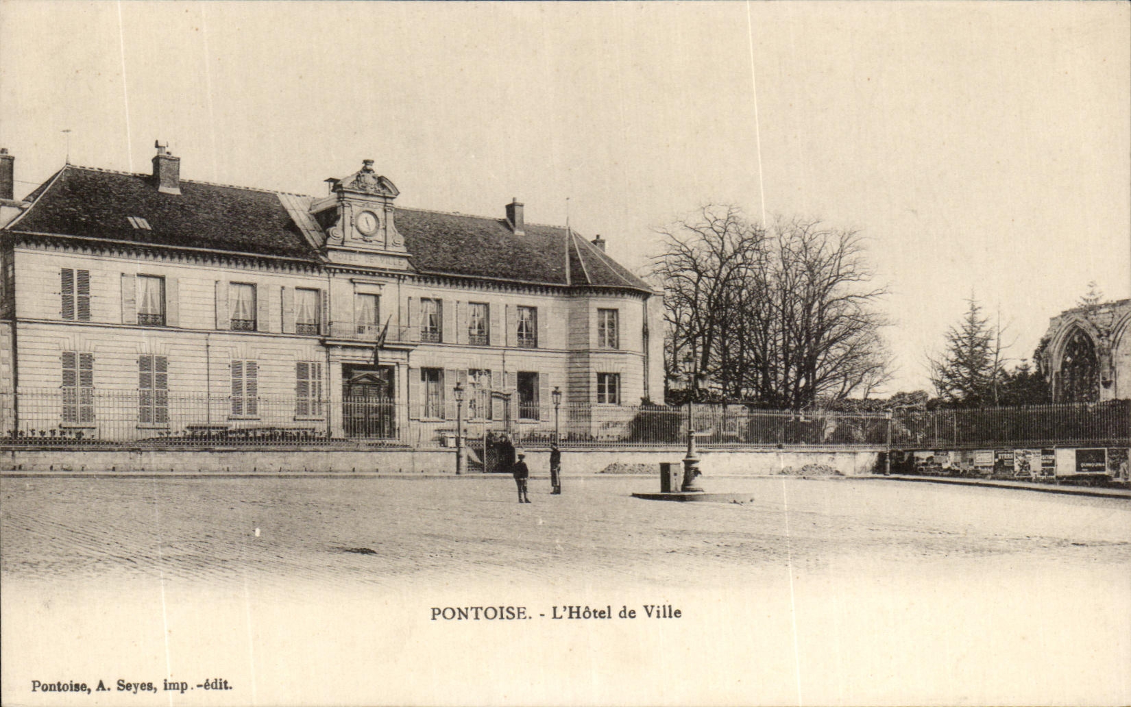 CPA Pontoise the Town hall