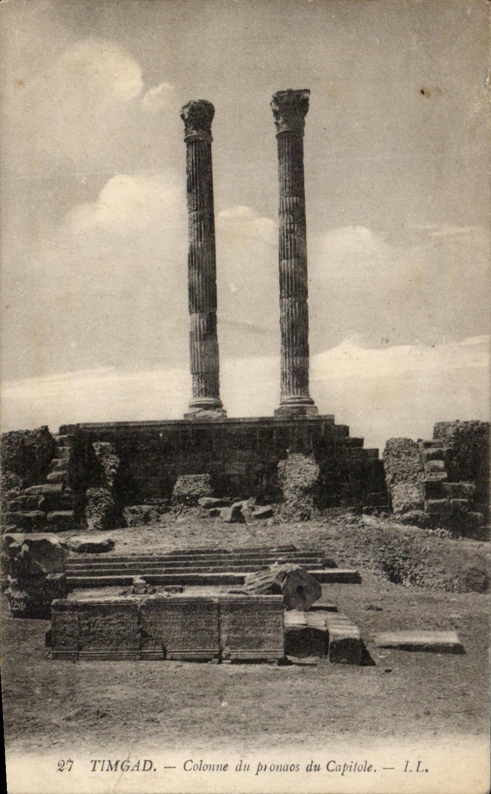 CPA Timgad Colonne du Pronaos du Capitole