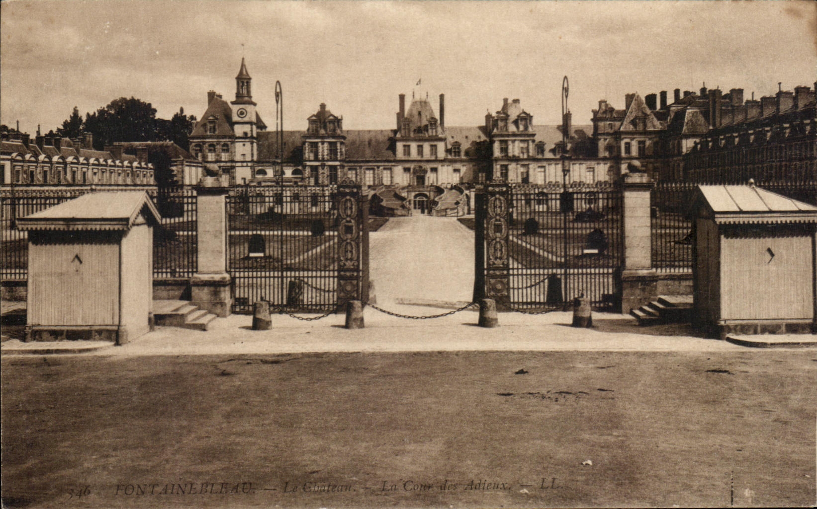CPA Fontainebleau La Castle
