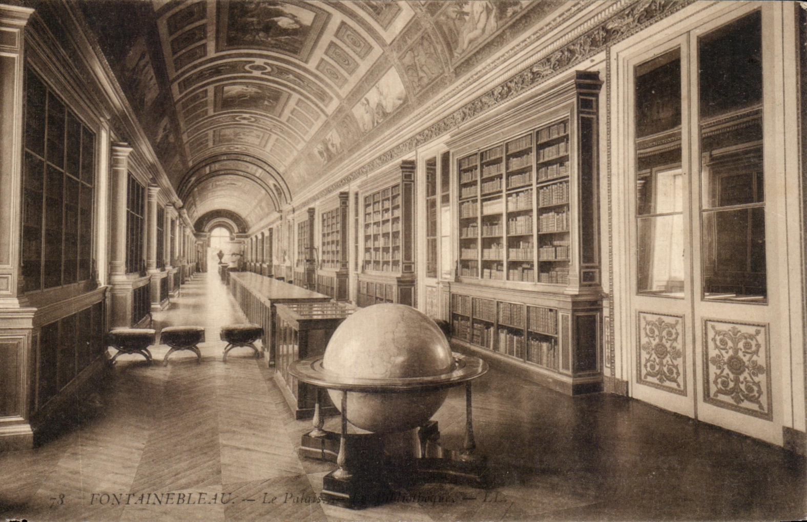 CPA Fontainebleau the palate the library