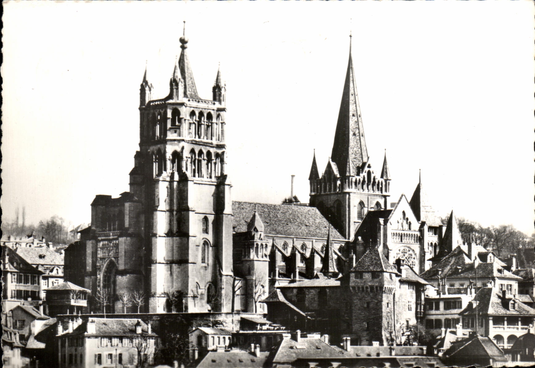 CPSM Cathedrate de Lausanne Vue generale du sud est