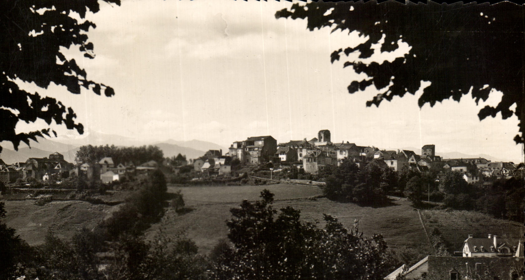 CPSM Nos Belles Montagnes Les Pyrenees Oloron Ste Marie Vue Generale De Ste Croix La Vieille Ville
