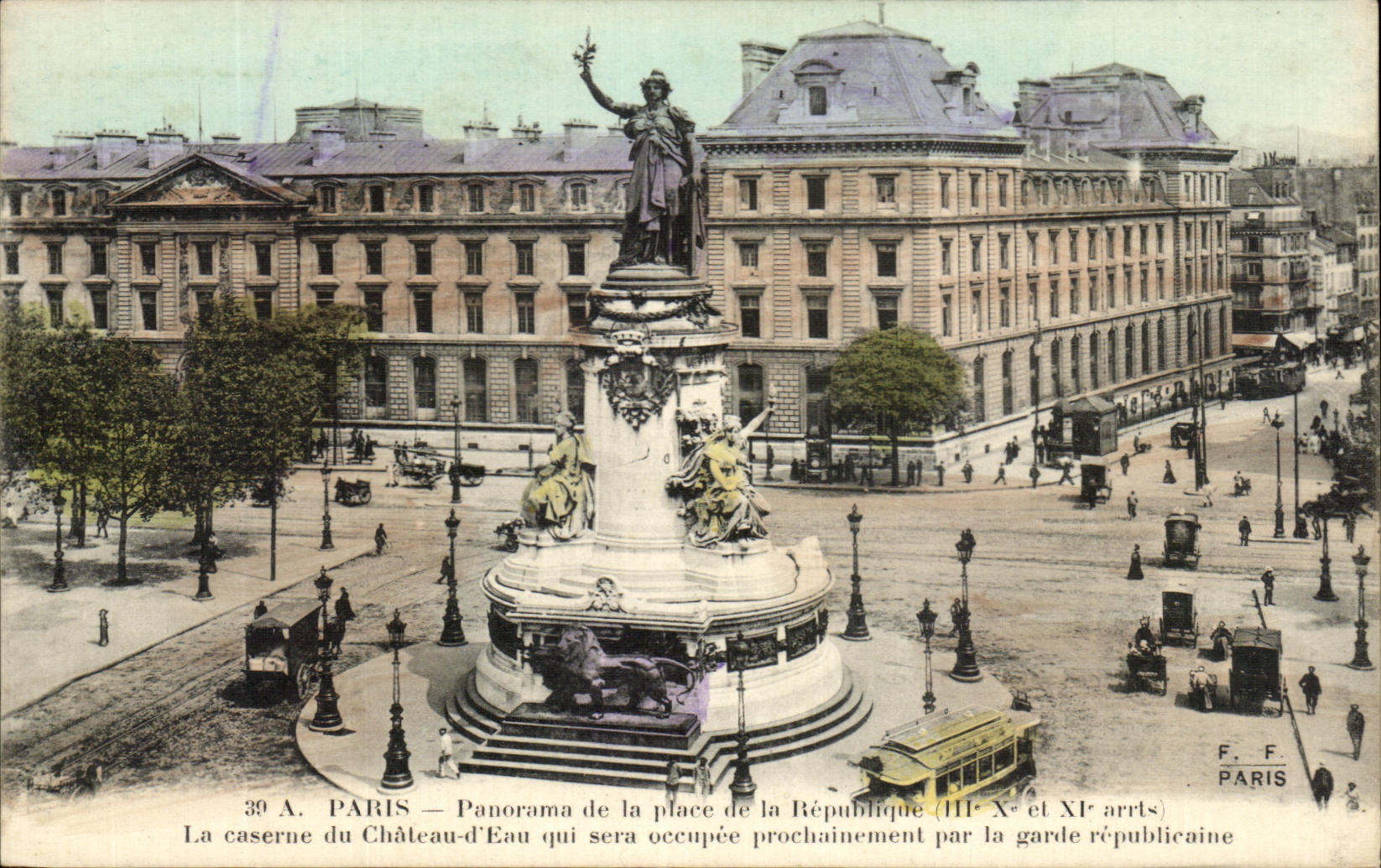 CPA Paris Panorama de la Place de la Republique La Caserne du Chateau d'Eau