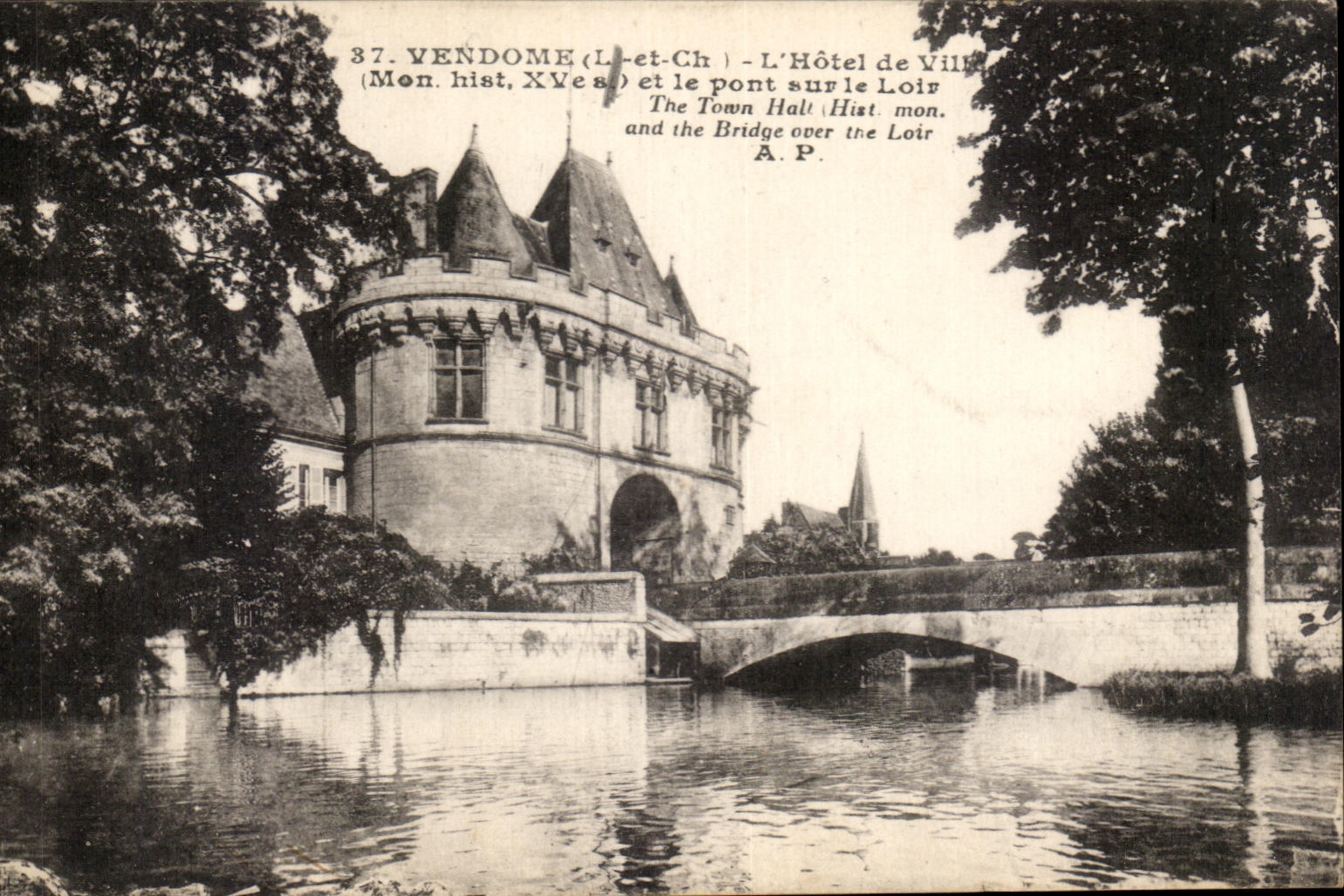 CPA Vendome L'Hotel De ville Et Le Pont Sur Le Loir
