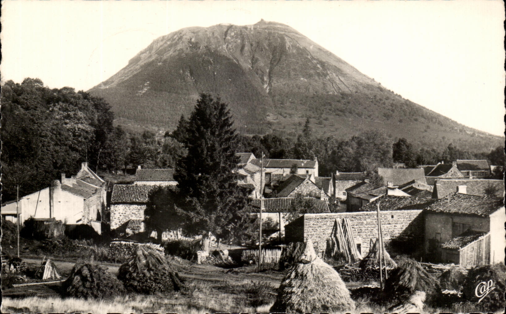 CPSM Village of High Auvergne Laschamps to the Foot of Puy De Dome