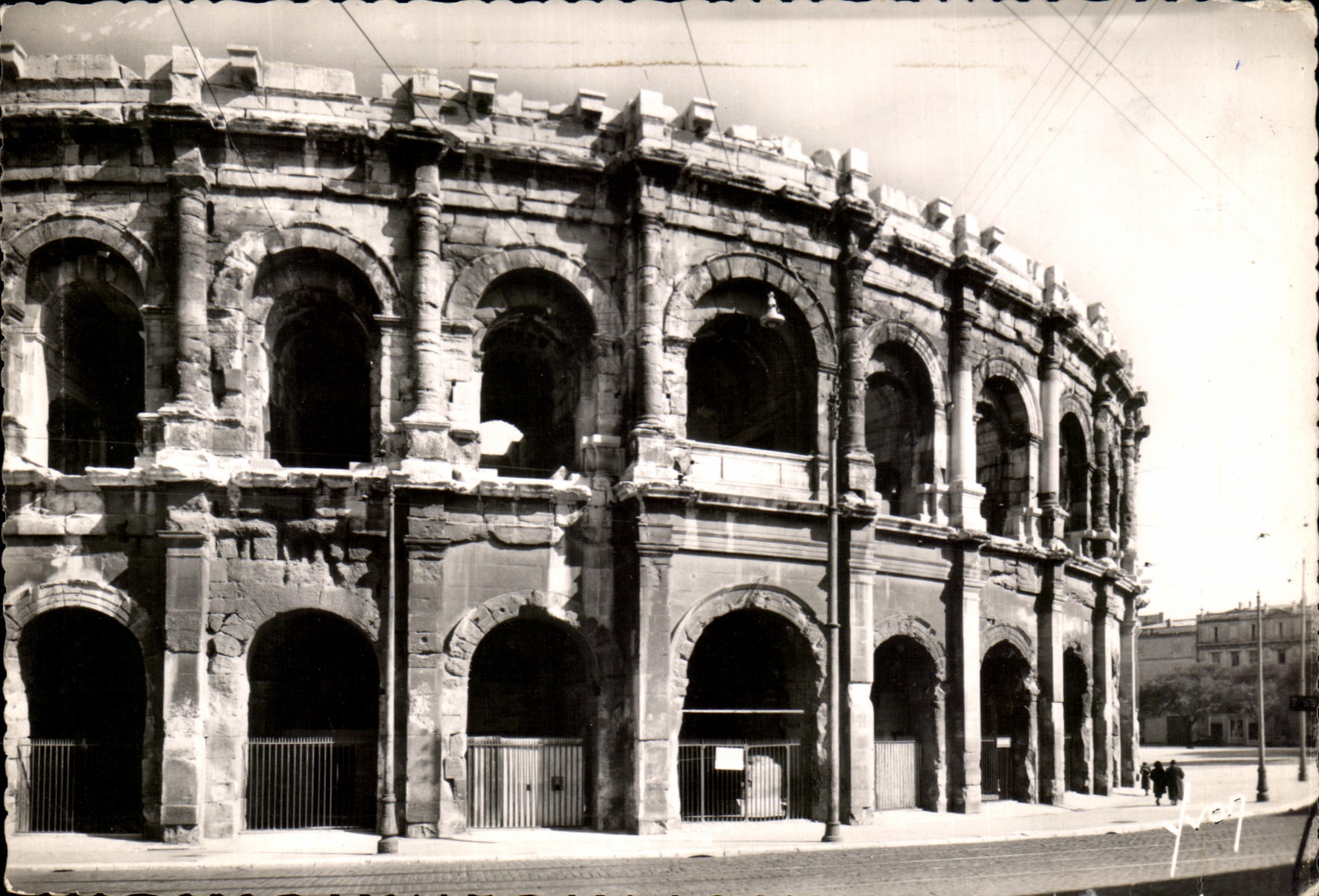 CPSM Nimes Les Arenes