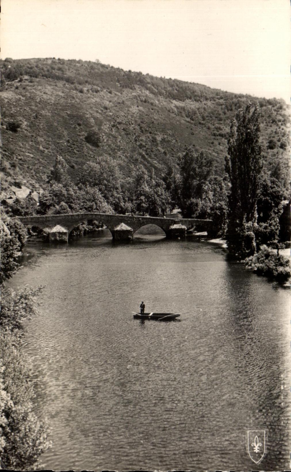 CPA Vallee Pittoresque De La Sioule Le Vieux Pont du Menat