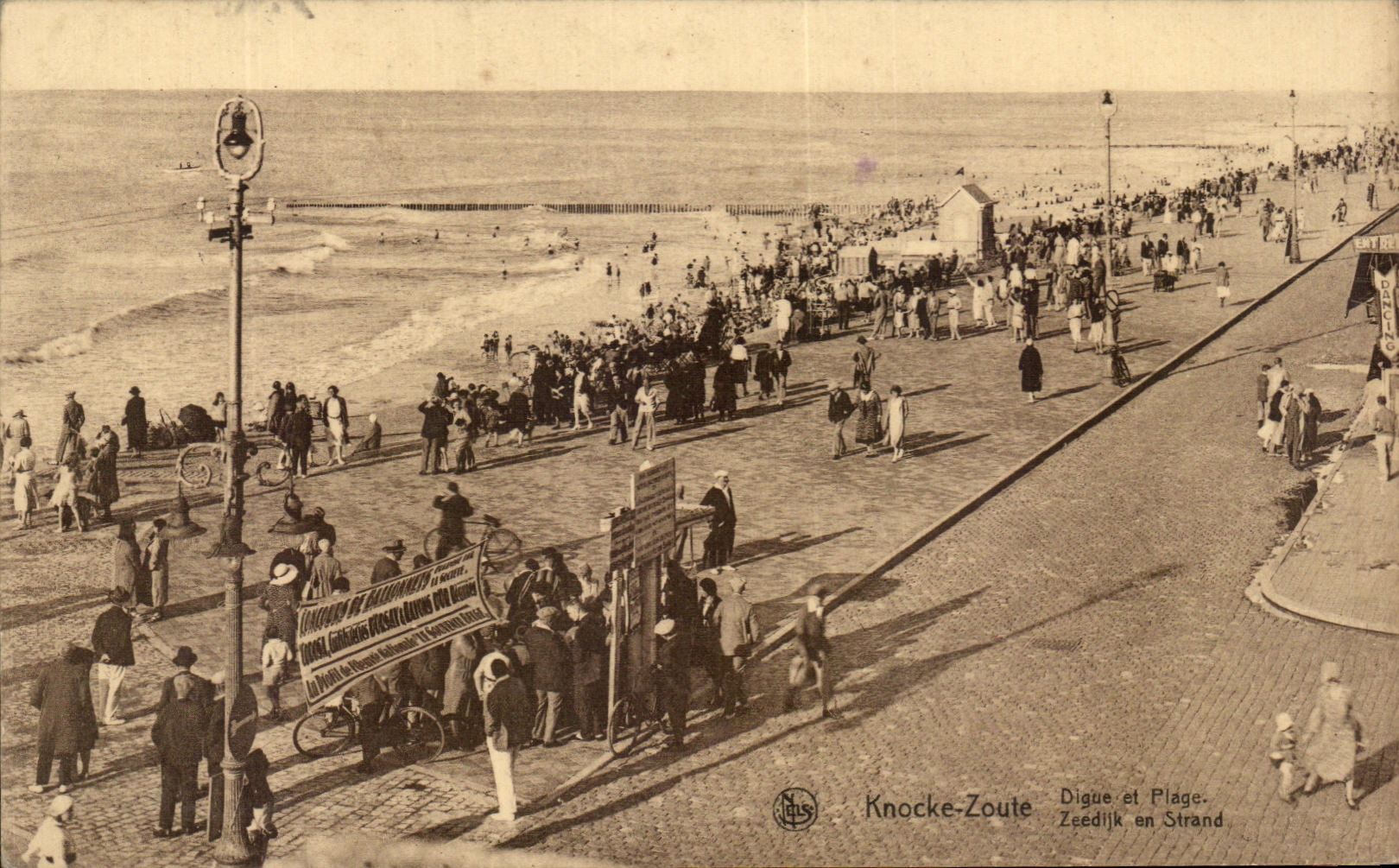 CPA Knocke Zoute Digue Et Plage
