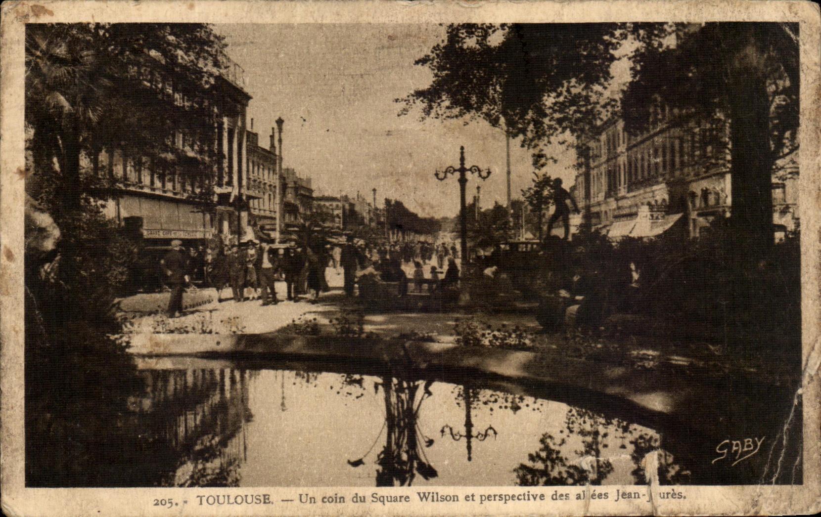 CPA Toulouse Un Coin Du Square Wilson et Perspective des allees Jean Jaures