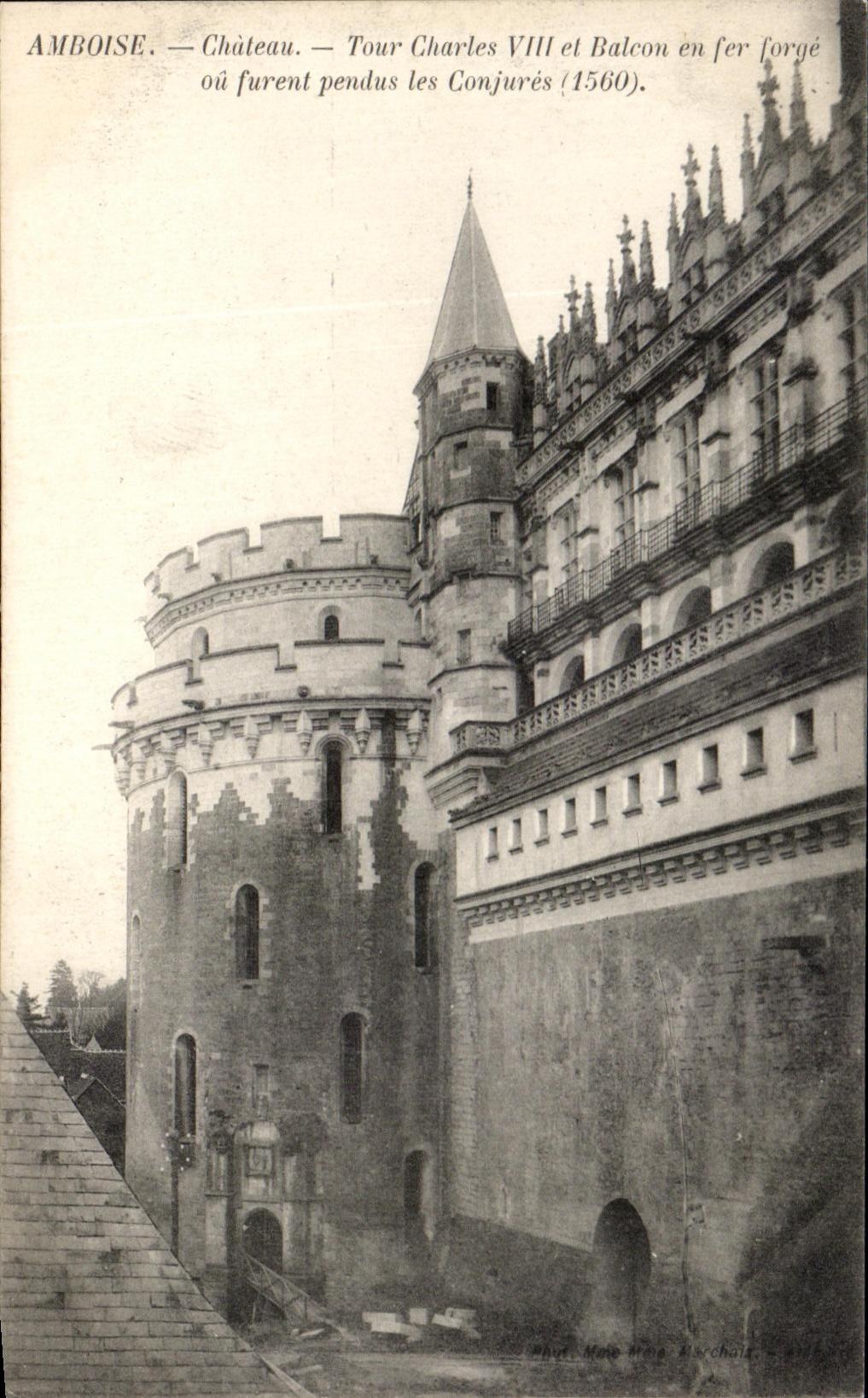 La vuelta Charles del castillo de CPA Amboise y el balcon del hierro labrado o fueron colgados a ellos conjura