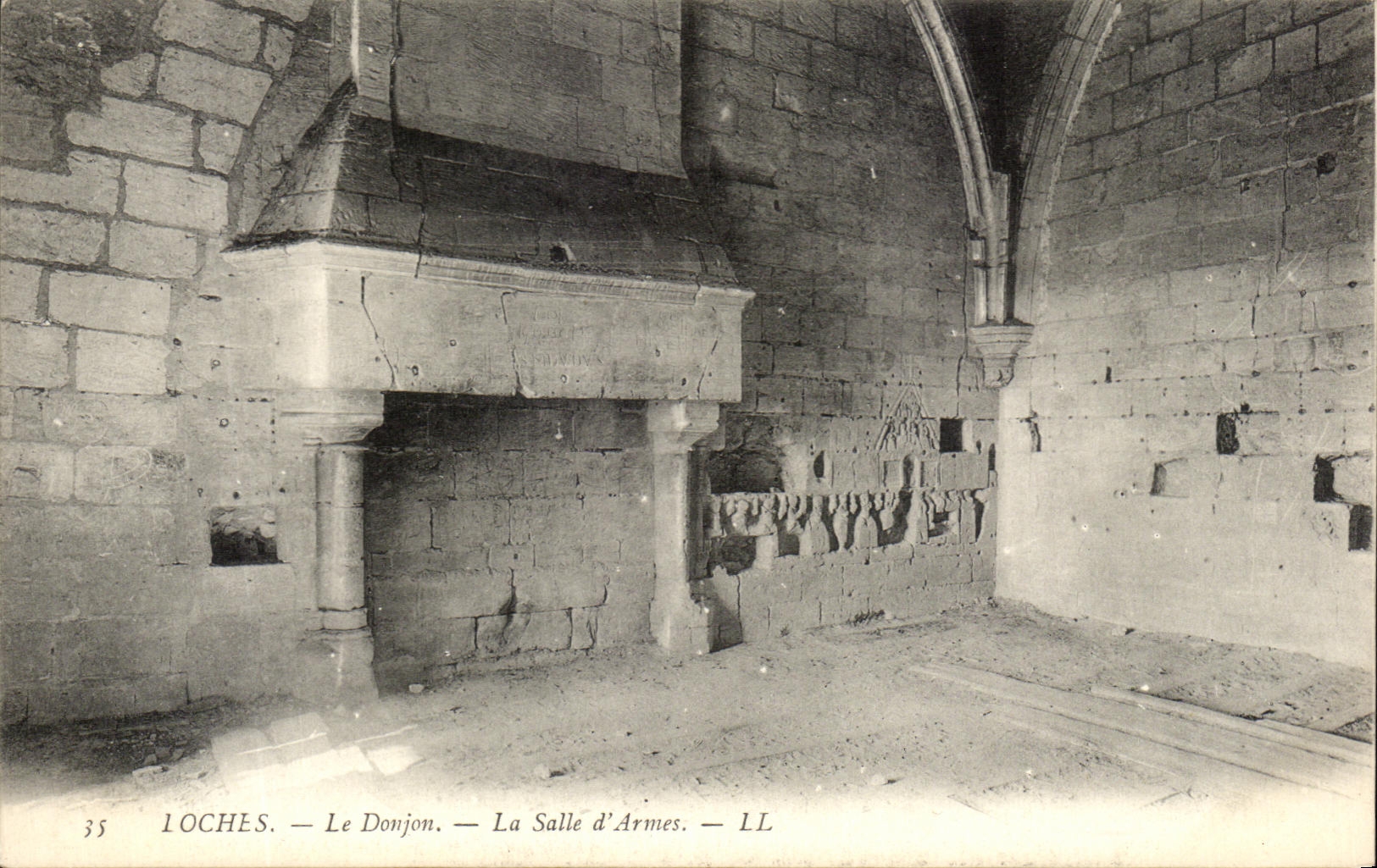 CPA Loaches Donjon La Room Of Weapons
