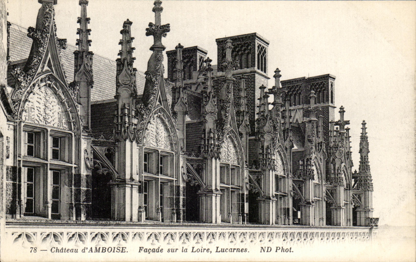 La de Sur del ataque frontal de D Amboise del castillo de CPA las ventanas del atico de Loire