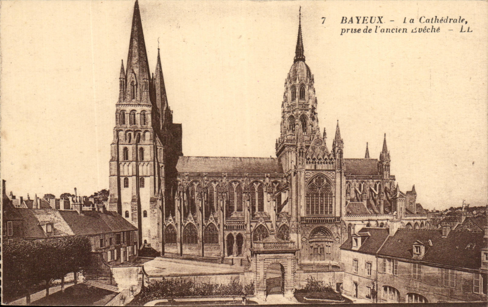 Catedral del La de CPA Bayeux tomada de viejo el eveche