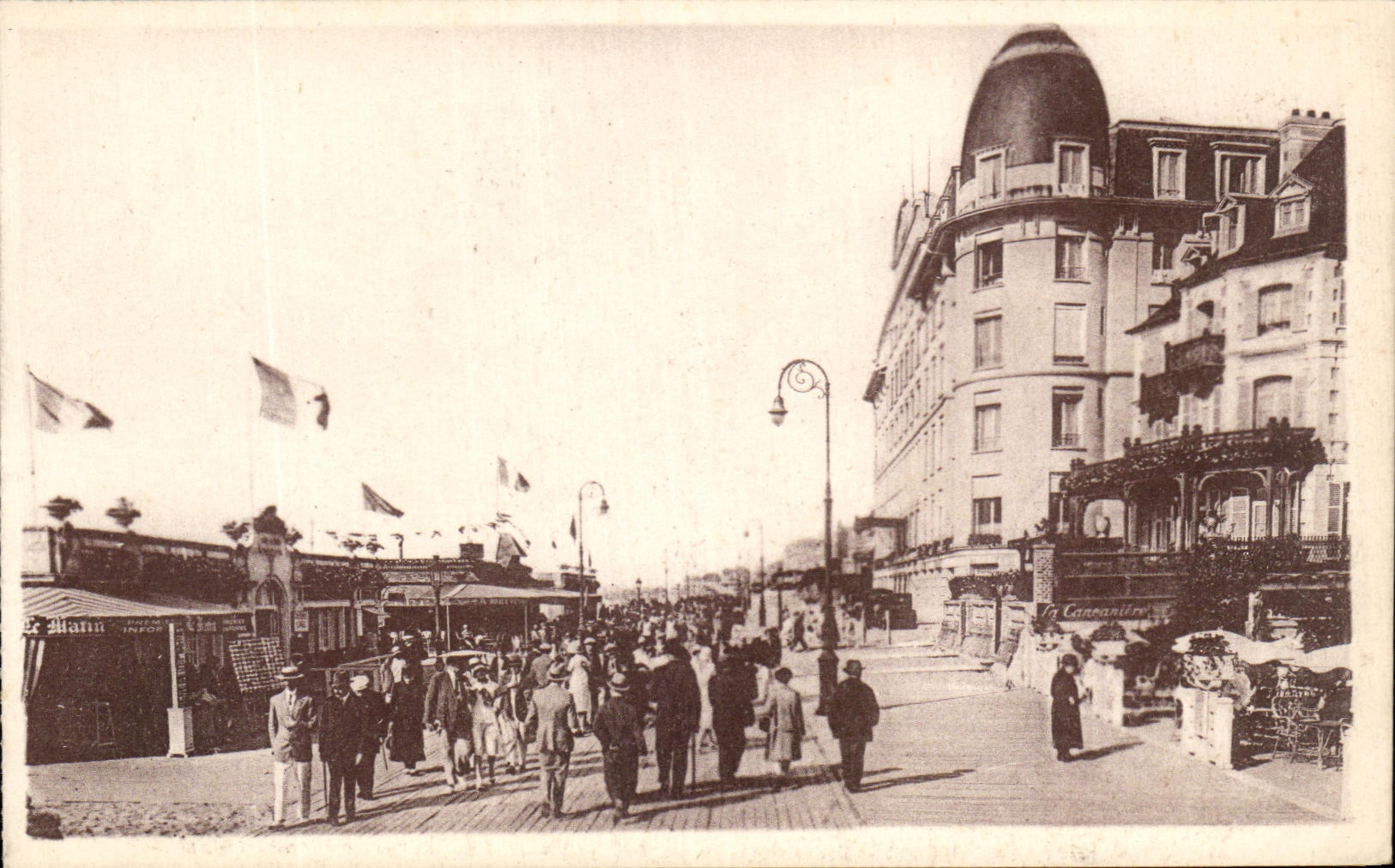 CPA Trouville the Queen Of Beaches the Way Of Boards And Trouville De luxe hotel