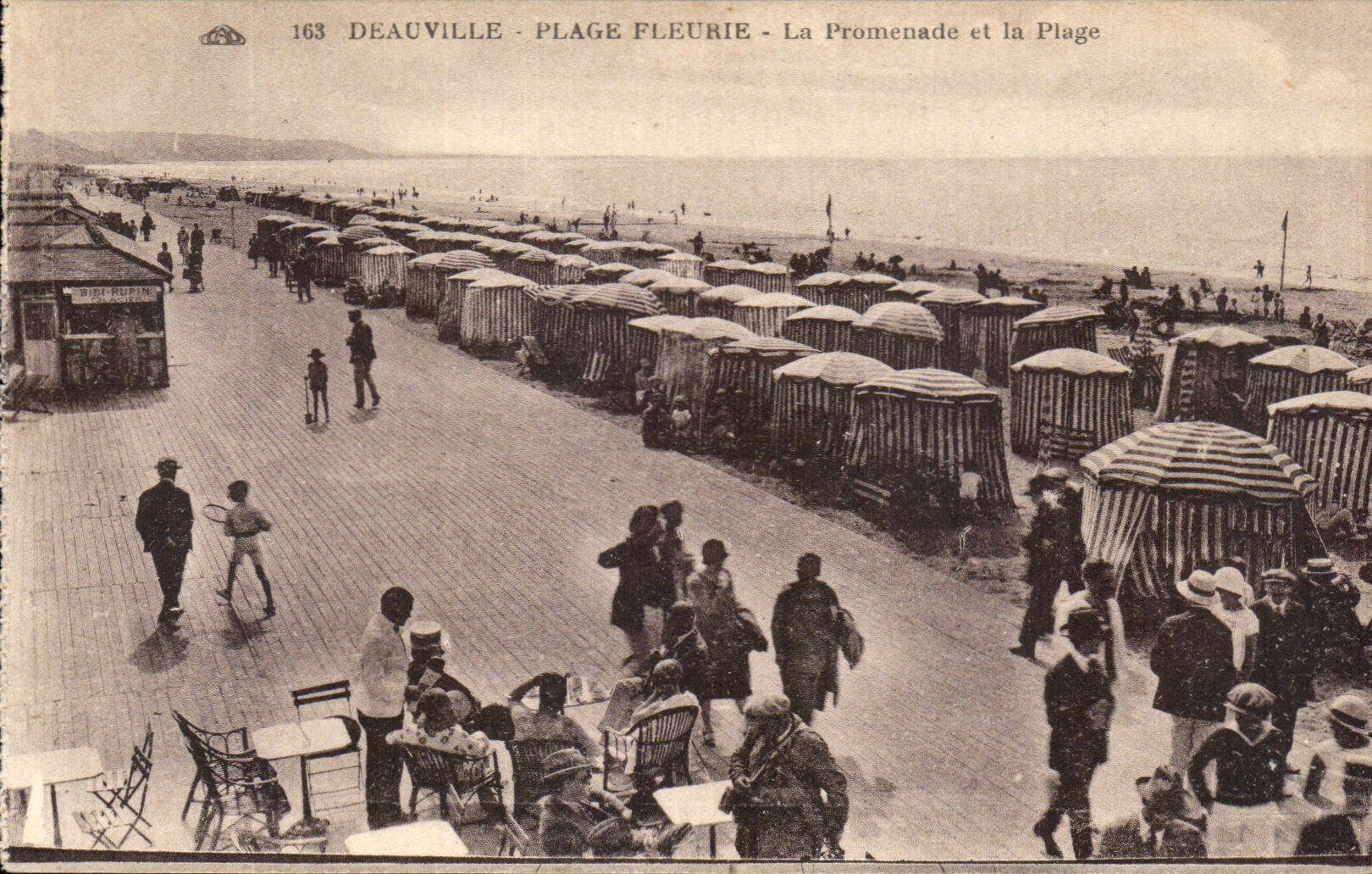 CPA Deauville Plage Fleurie La Promenade et la Plage