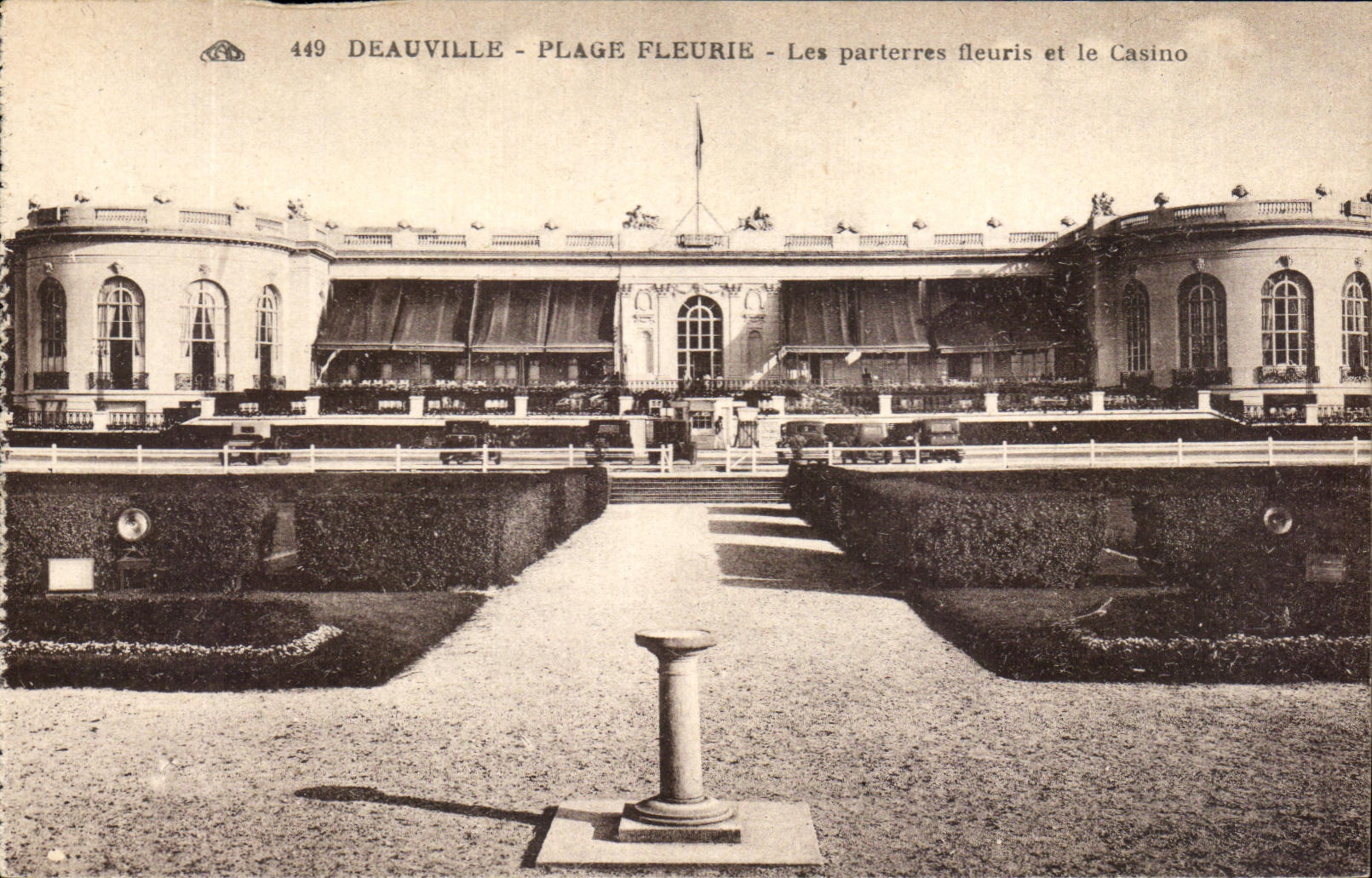 CPA Deauville Plage Fleurie Les parterres fleuris et les Casino