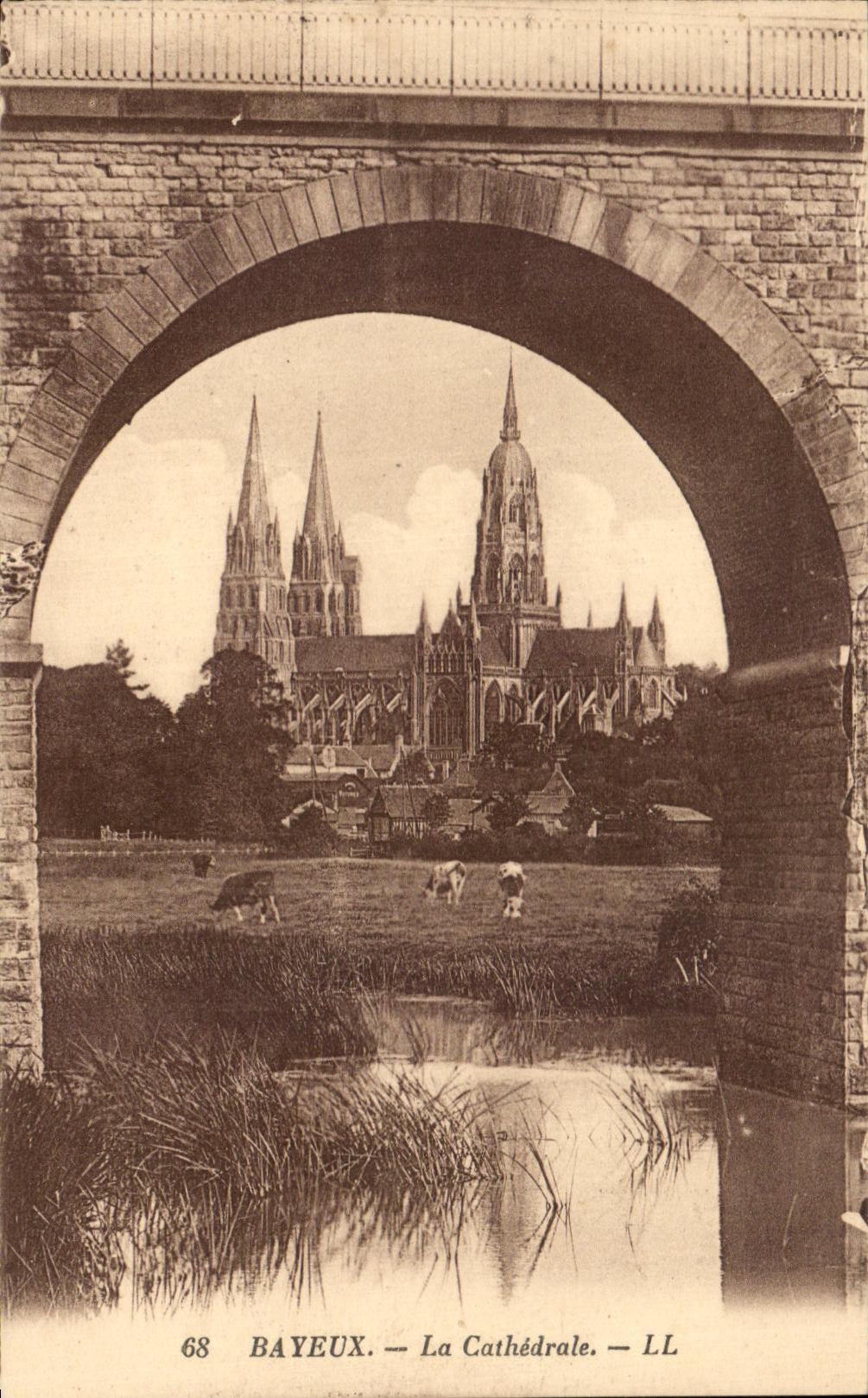 Vacas de la catedral del La de CPA Bayeux