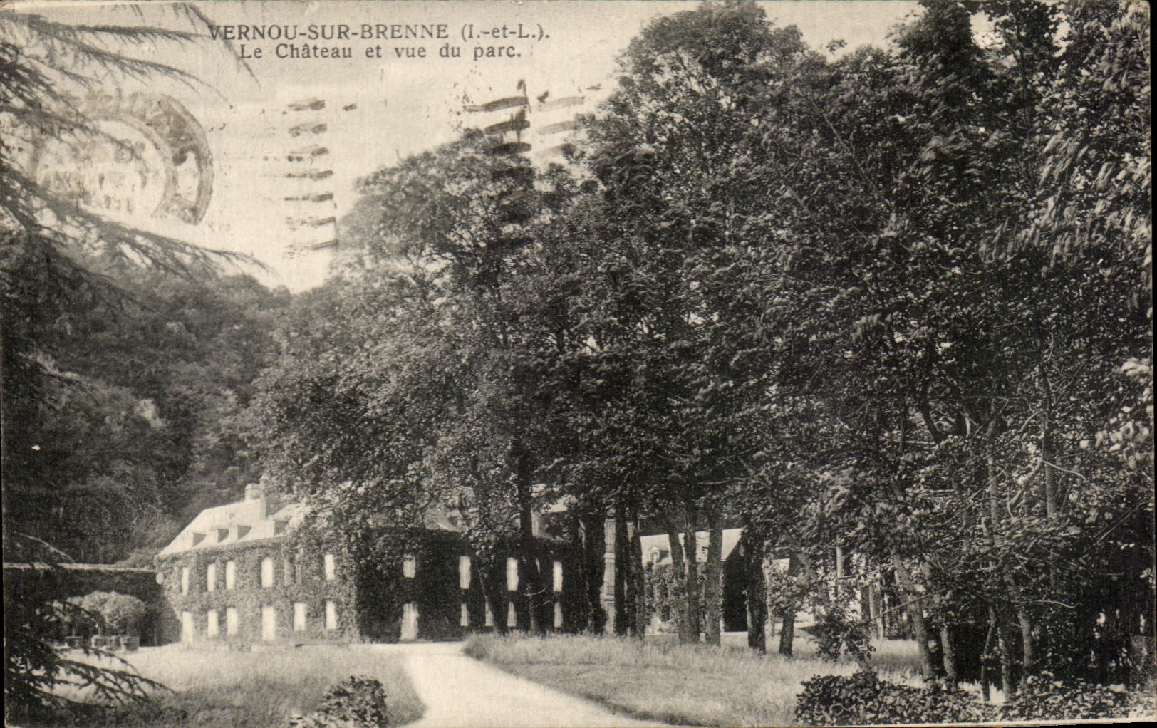 CPA Vernu Sur Brenne Le Chateau et vue du Parc