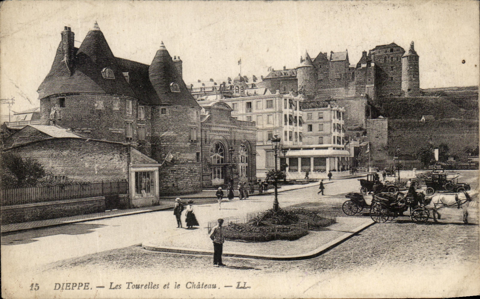 CPA Dieppe Les Tourelles Et Le Chateau