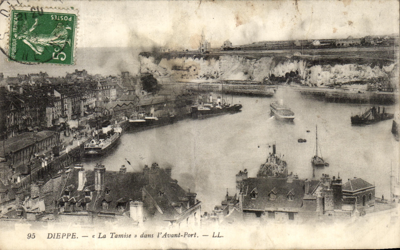 CPA Dieppe La Tamise Dans l'Avant Port