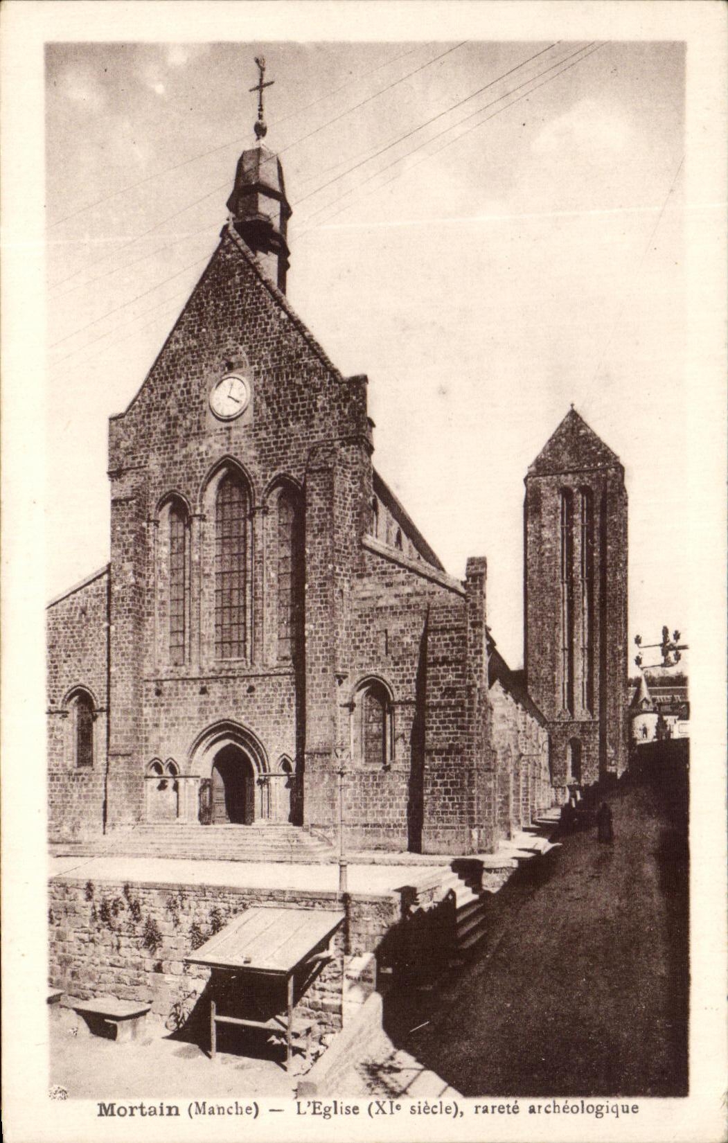 CPA Mortain L'Eglise Rarete archeologique