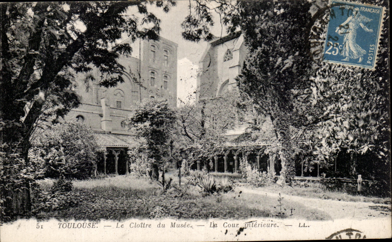 CPA Toulouse Le Cloitre du Musee La Cour Interieure