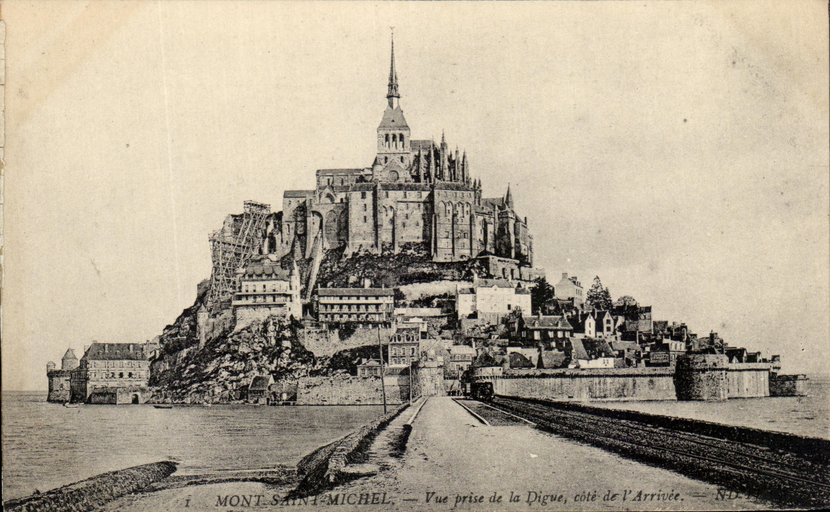 CPA Mont Saint Michel Seen from of the Dam dimensions Arrivee Train