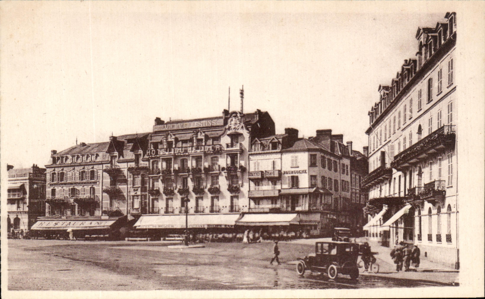 CPA Trouville La Queen Of the Palates the hotels Bellevue Helder And the Beach