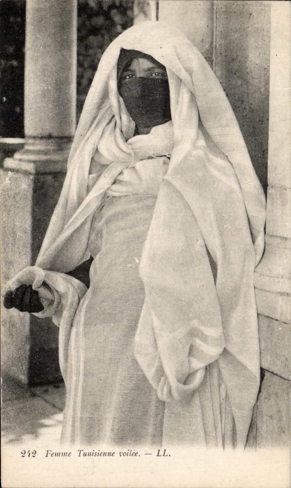 CPA Tunisian Woman buckled Tunisia