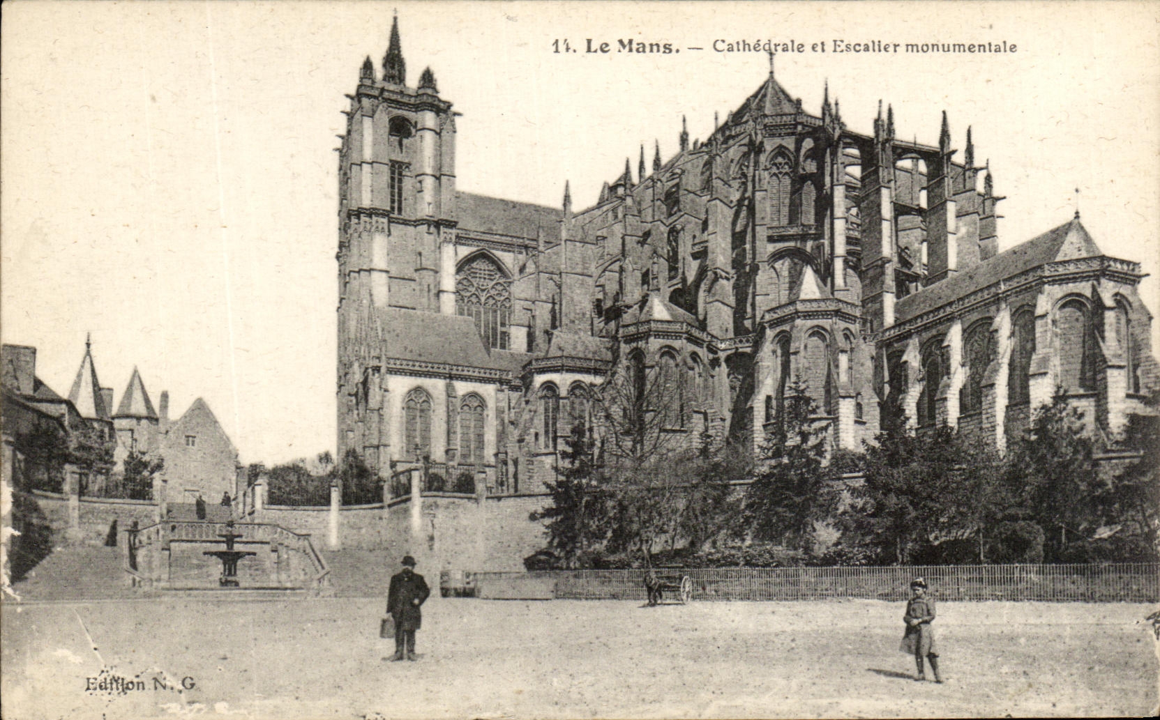 CPA Mans Cathedral and monumental Escalier