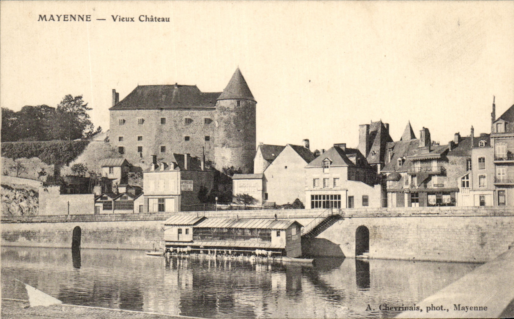 CPA Mayenne Old Castle Laundrette