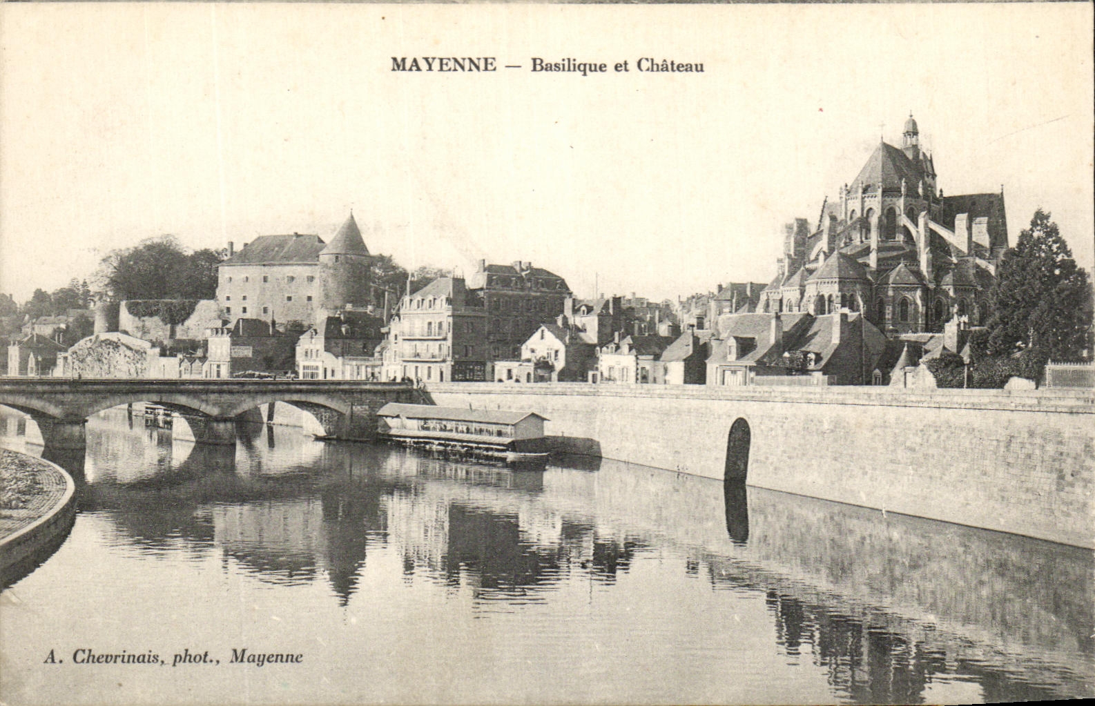 CPA Mayenne Basilica and Castle Laundrette