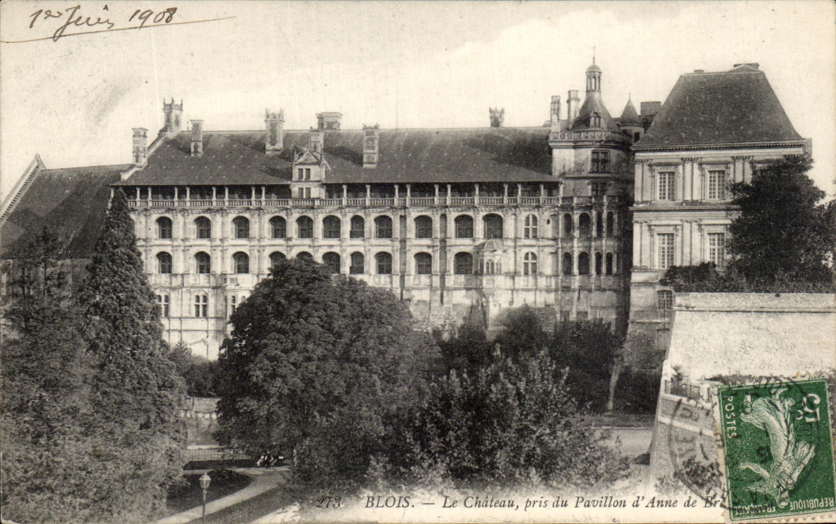 CPA Blois Le Chateau pris du Pavillon d'Anne de Bretagne