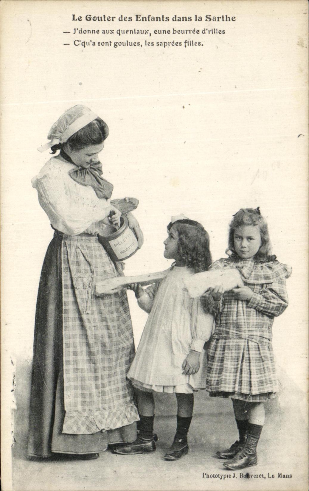 CPA To taste It Children in the Sarthe Folklore Costume Children