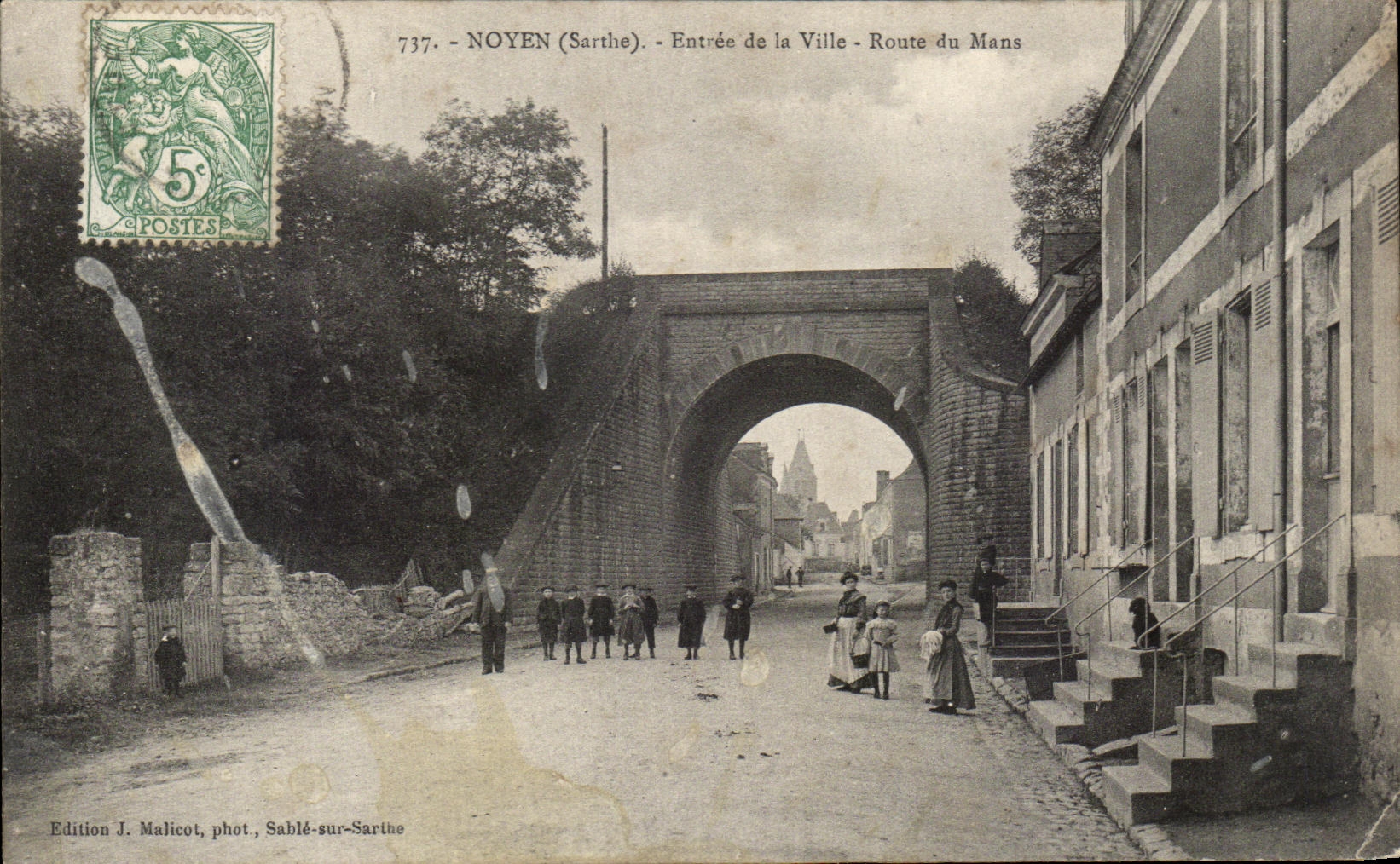 CPA Noyen Entrance of the Road City of Mans